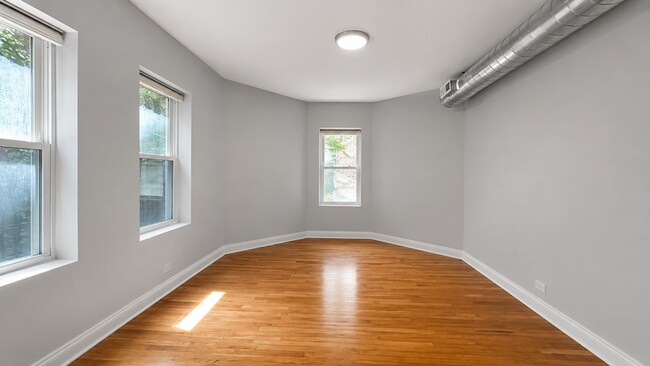 Building Photo - 1145 W Lunt Ave