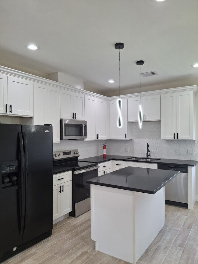 Photo - 7851 Hanna St Unidad B