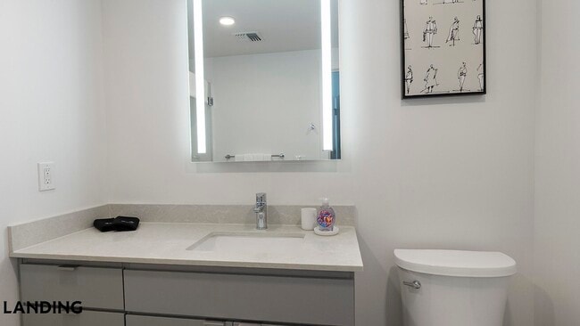 Photo - 707 S Farmer Ave Unidad 5031