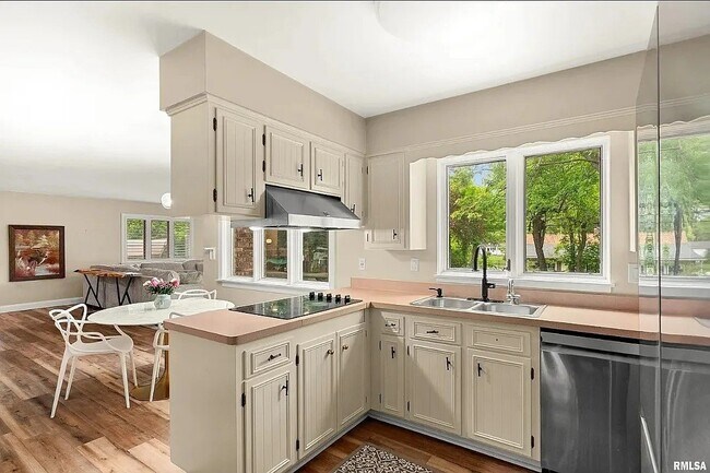 Photo - 210 E Morningside Dr