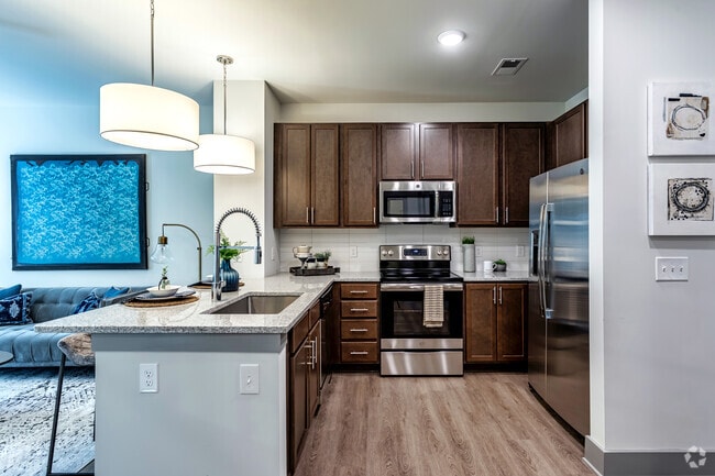 1BR, 1BA - 701 SF