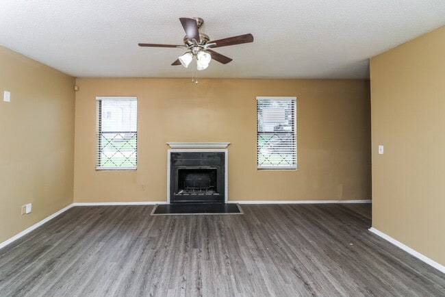 Photo - 5438 Farmview Close