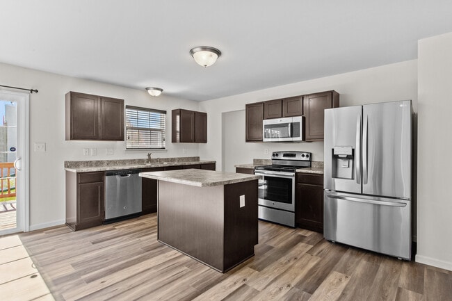 Photo - 614 Prairiegate Ct