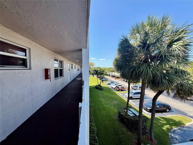 Photo - 1075 Riverside Dr Unit 306