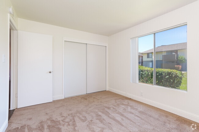 2BR, 1BA - The Aspen - Bedroom