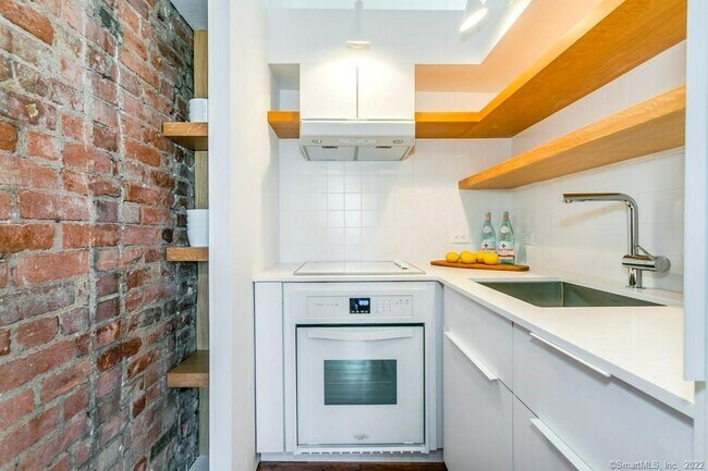 Photo - 558 Chapel St Unit 2