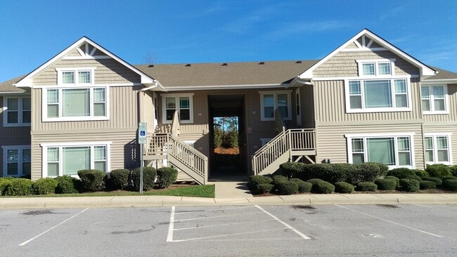 Building Photo - Hendersonville Condo - Top Floor - Wonderf...