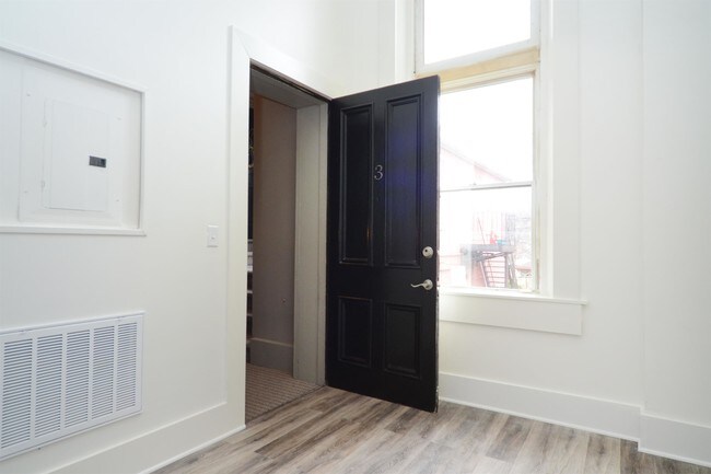 690 3rd St Unit 3