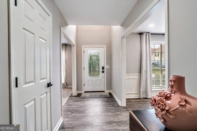 8008 Clearview Cir