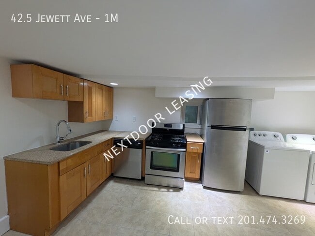 Building Photo - 42.5 Jewett Ave Unit 1M