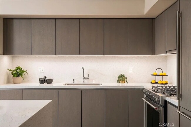 Building Photo - "Chic Pasadena 1-Bed Oasis with Pool & Cen... Rental