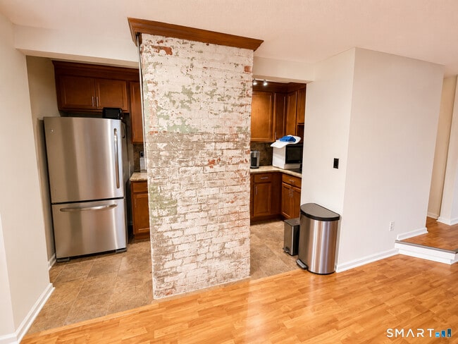 Building Photo - 91 Stowe Ave Unit 102