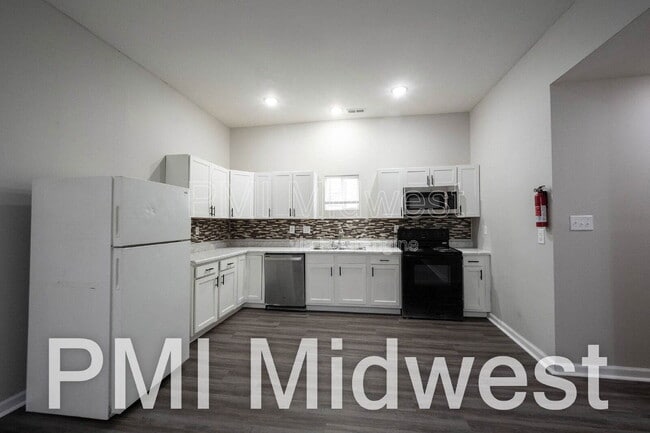 Photo - 925 N Sheffield Ave