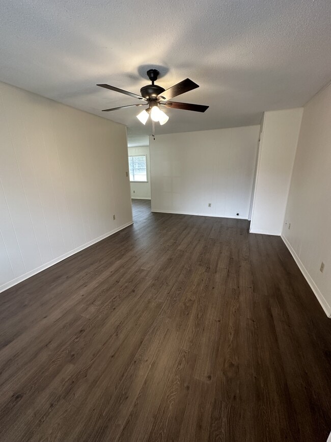 Photo - 1008 Oakridge St