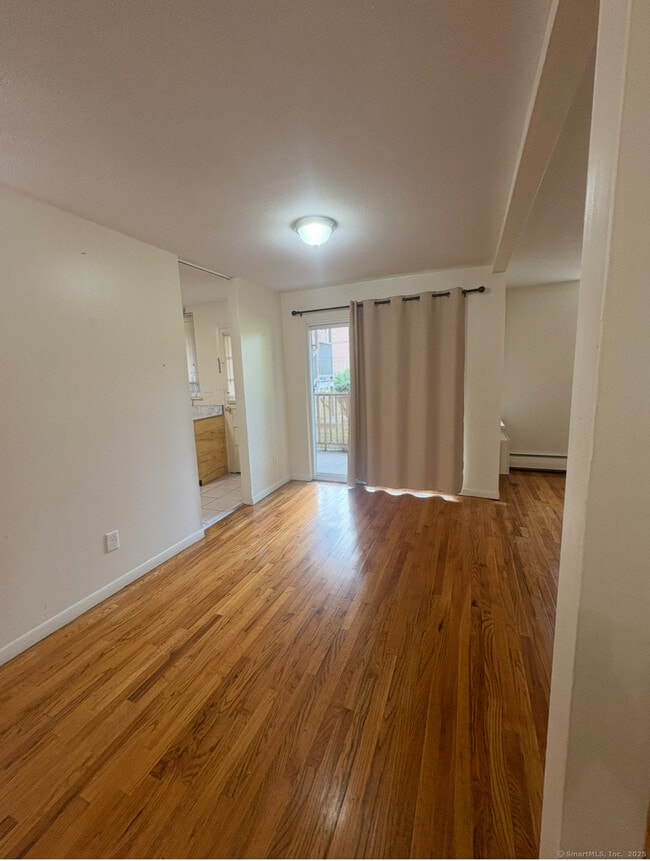 Photo - 492 Fountain St