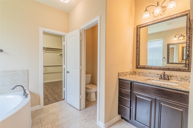 Photo - 4807 Basil Clear Trail