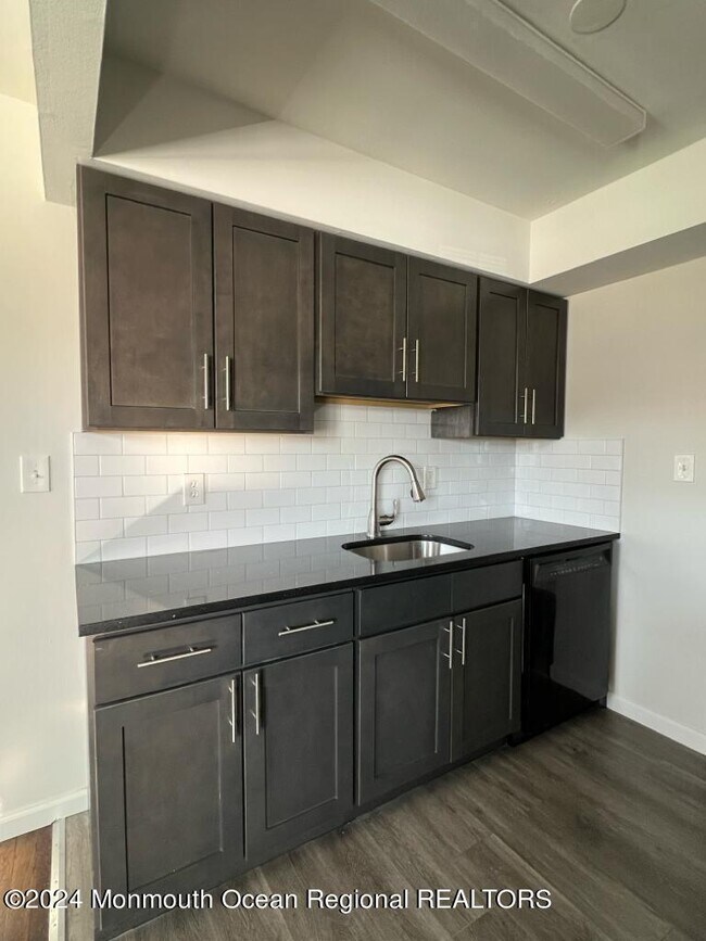 Photo - 66 Stonehurst Blvd Unit B