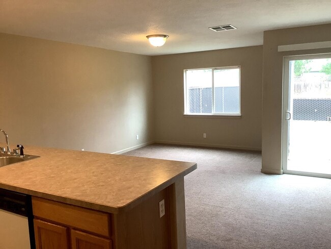 Photo - 3-Bedroom 1 1/2 bathroom duplex in Lowell