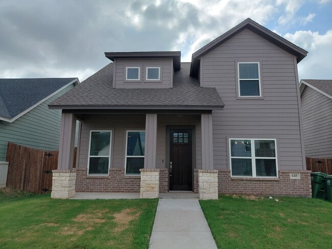 Building Photo - 3/2/2 - FENCED BACKYARD!!! GREAT NEIGHBORHOOD - Godley ISD - Summer Specials!
