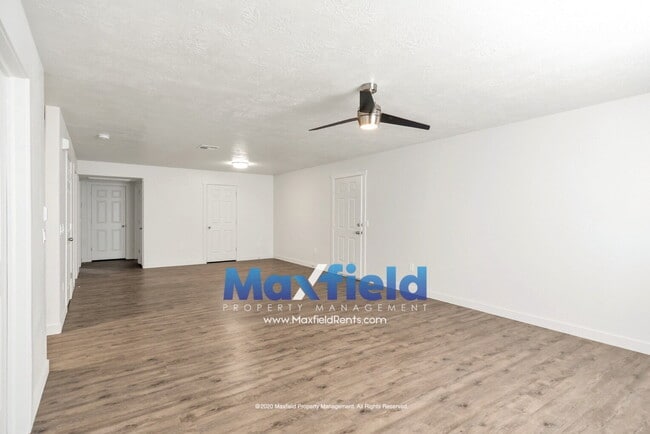 Photo - Pet Friendly Main Floor 3BD 2BA 2GA Unit Near Costco and High School Unit 1
