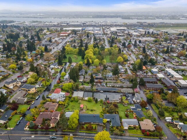 Photo - 2617 E McLoughlin Blvd