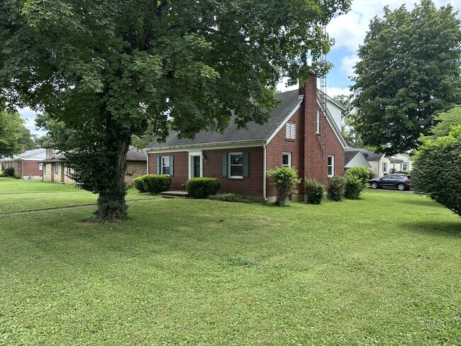Building Photo - 1724 Kenton St