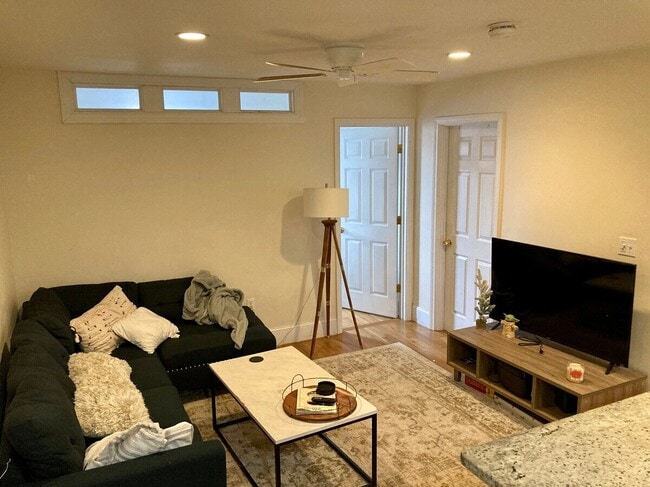 324 St Paul St Unit 6