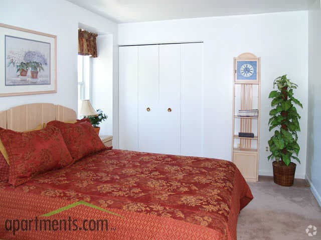 First Bedroom - Greenhills Apartments LP