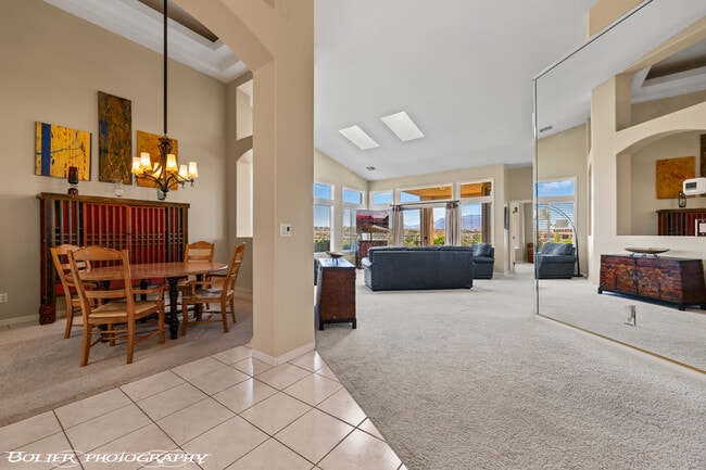 Photo - 725 Ventana Cir