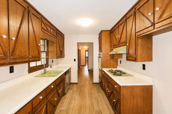 Photo - 3750 Robinson Dr