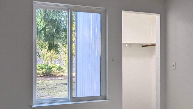 Photo - 14635 NE 32nd St