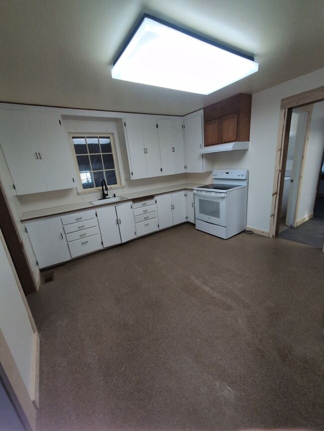 375 S Main St