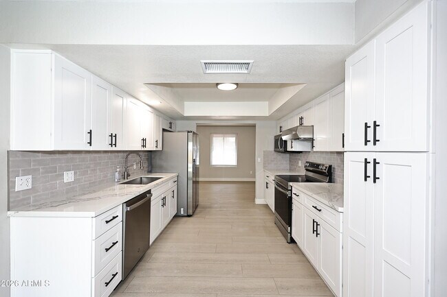 Photo - 2131 E Geneva Dr