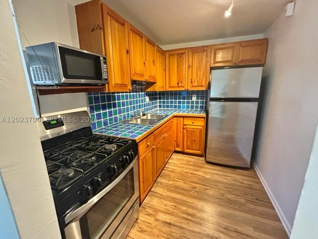Building Photo - 2201 Brickell Ave Unit 61