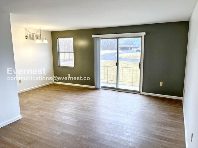 Photo - 12806 N Cresap St Unit f