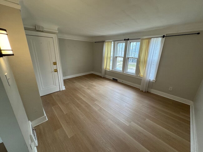 Family Room - 260 Spencer St Unit B