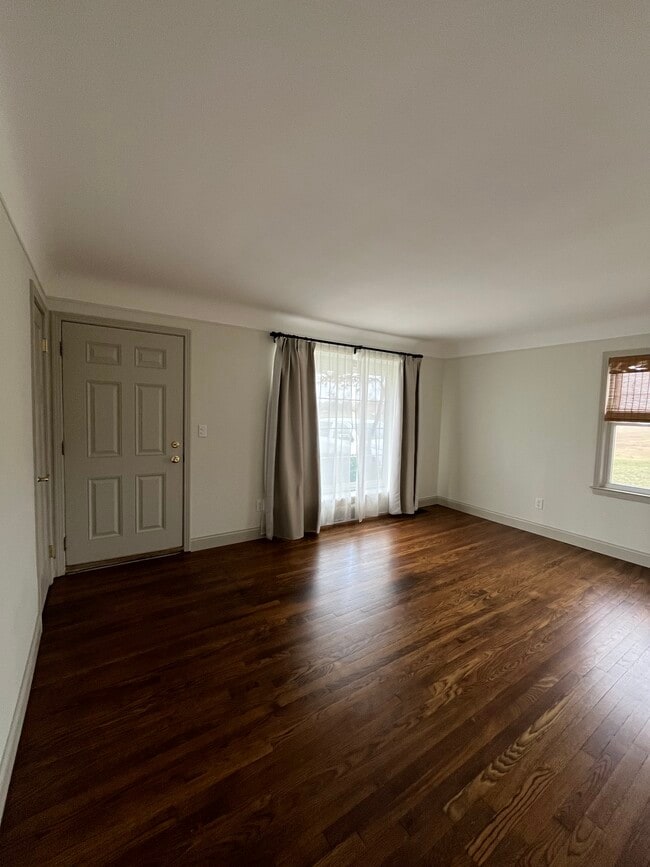 Photo - 9928 Shadyside St