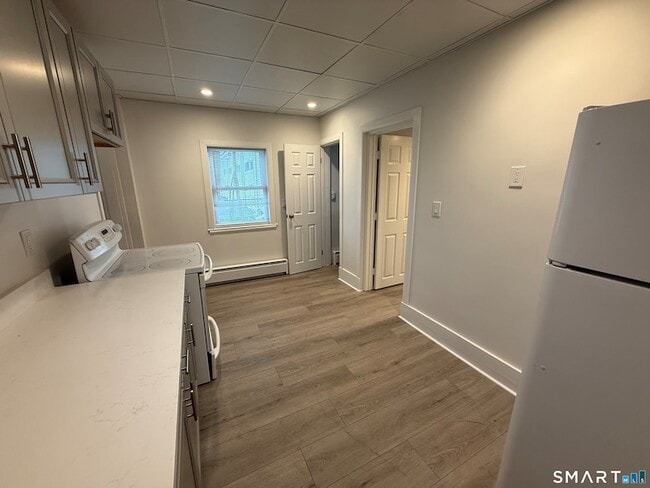 Photo - 170 N State St