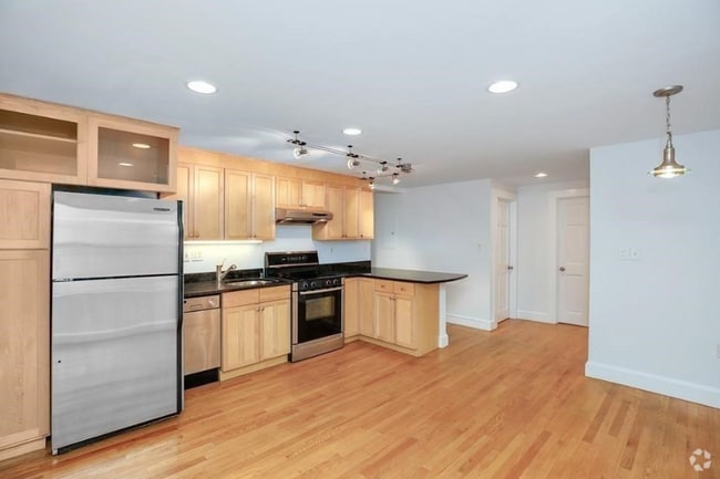 Building Photo - 8 Allen St Unit 1 Rental