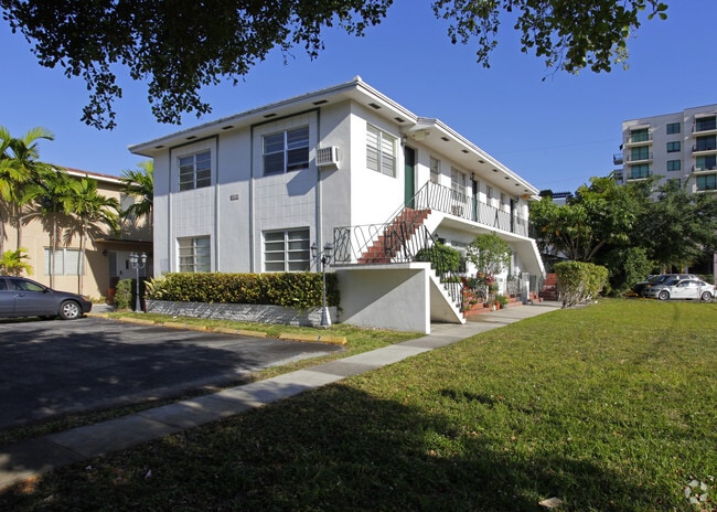 215 MENORES AVE