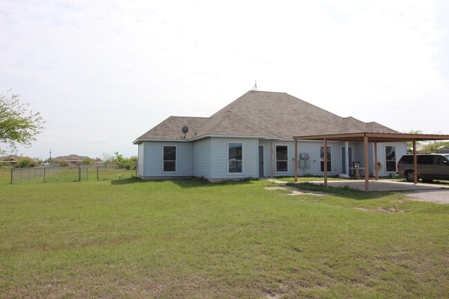Building Photo - FOR LEASE! Nice 3 BR - 2 BA - 1,062 sf dup... Rental