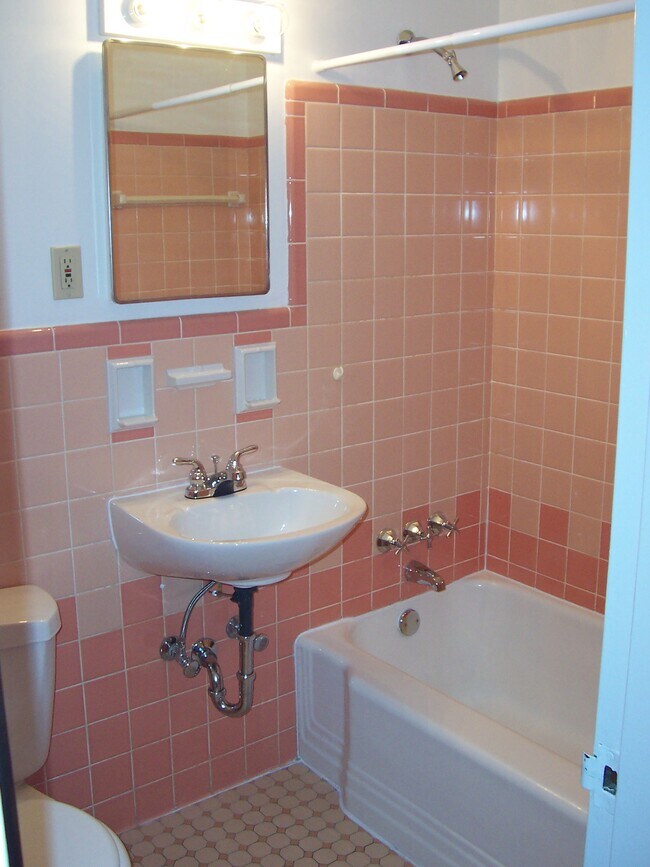 Photo - 545 Howell Ave Unit 6