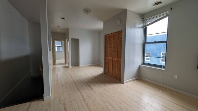 Photo - 2362 N Front St Unidad 3