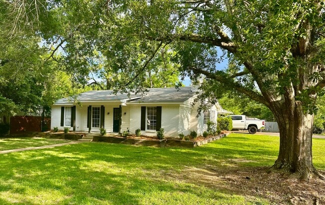 Building Photo - 517 Hunters Creek Cir