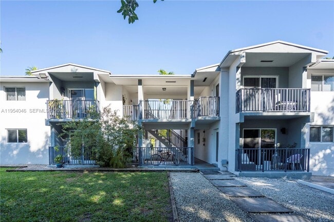 Photo - 465 NE 59th St Unidad 12