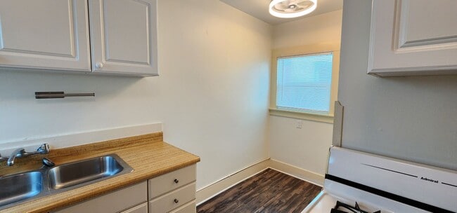 916-922 Orange Ave.