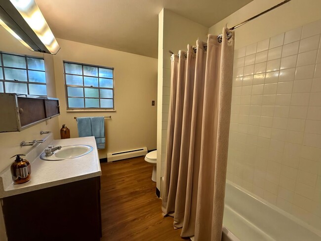 Photo - 3 Bedroom, 2 Bath! with Parking, Washer and Dryer, finished basement! (Comanche)