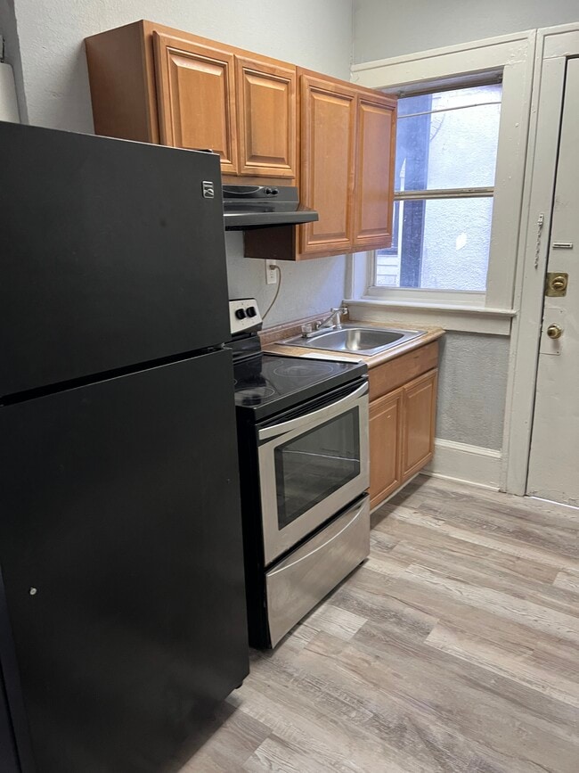 Photo - 730 N Westmoreland Dr Unit b