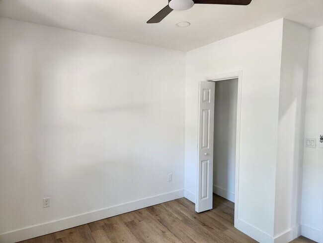 422 W 42nd St