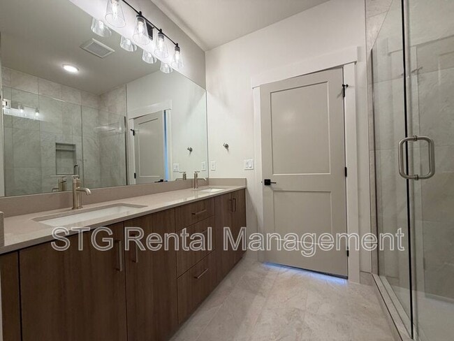 Photo - 622 Hemsworth Ln